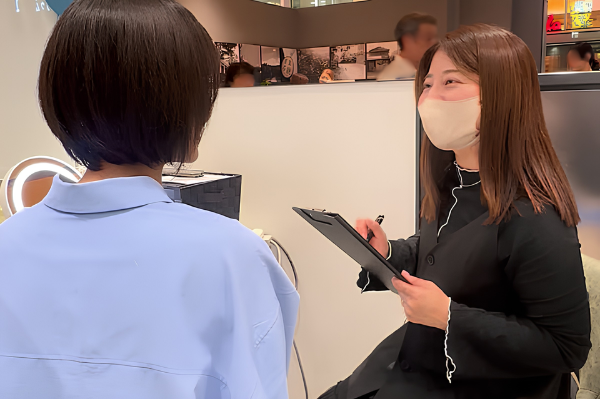 パーソナルヘアケア診断の様子