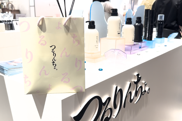 有楽町限定ピンクのショッパー