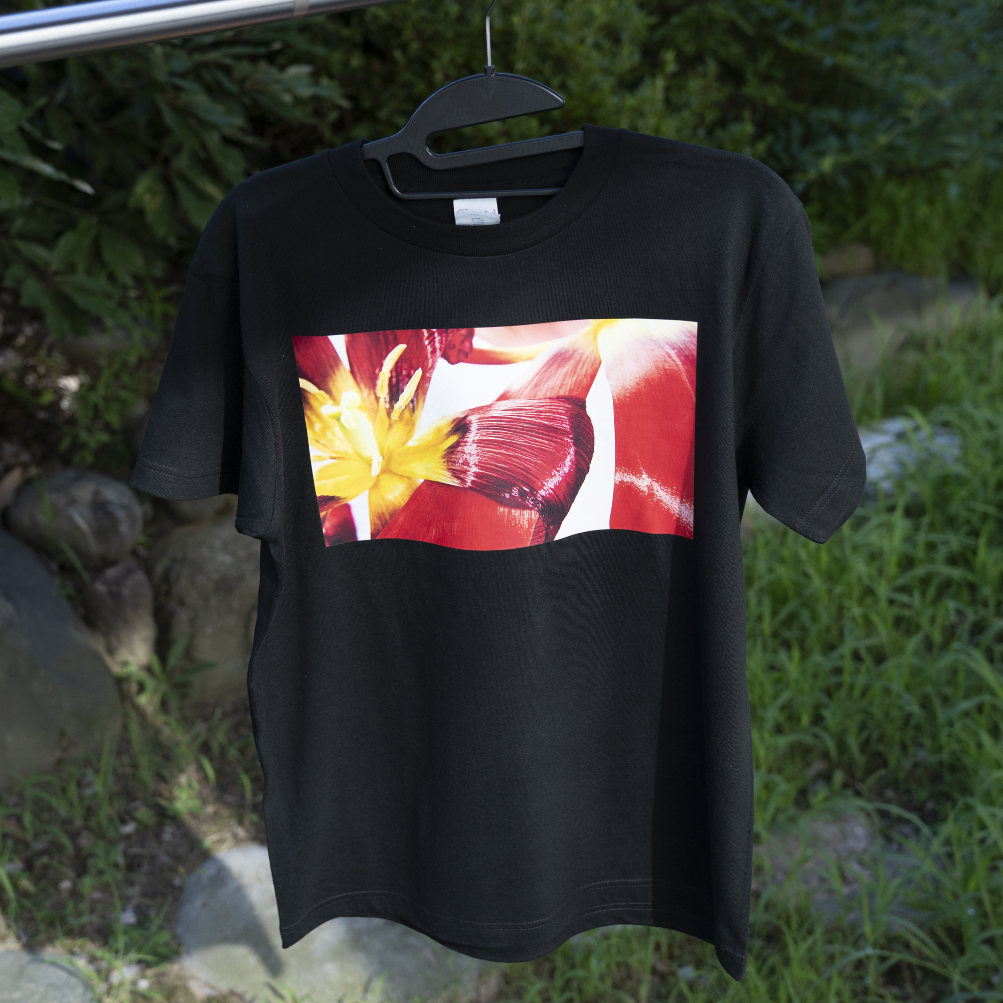 『そっと』チューリップTシャツ