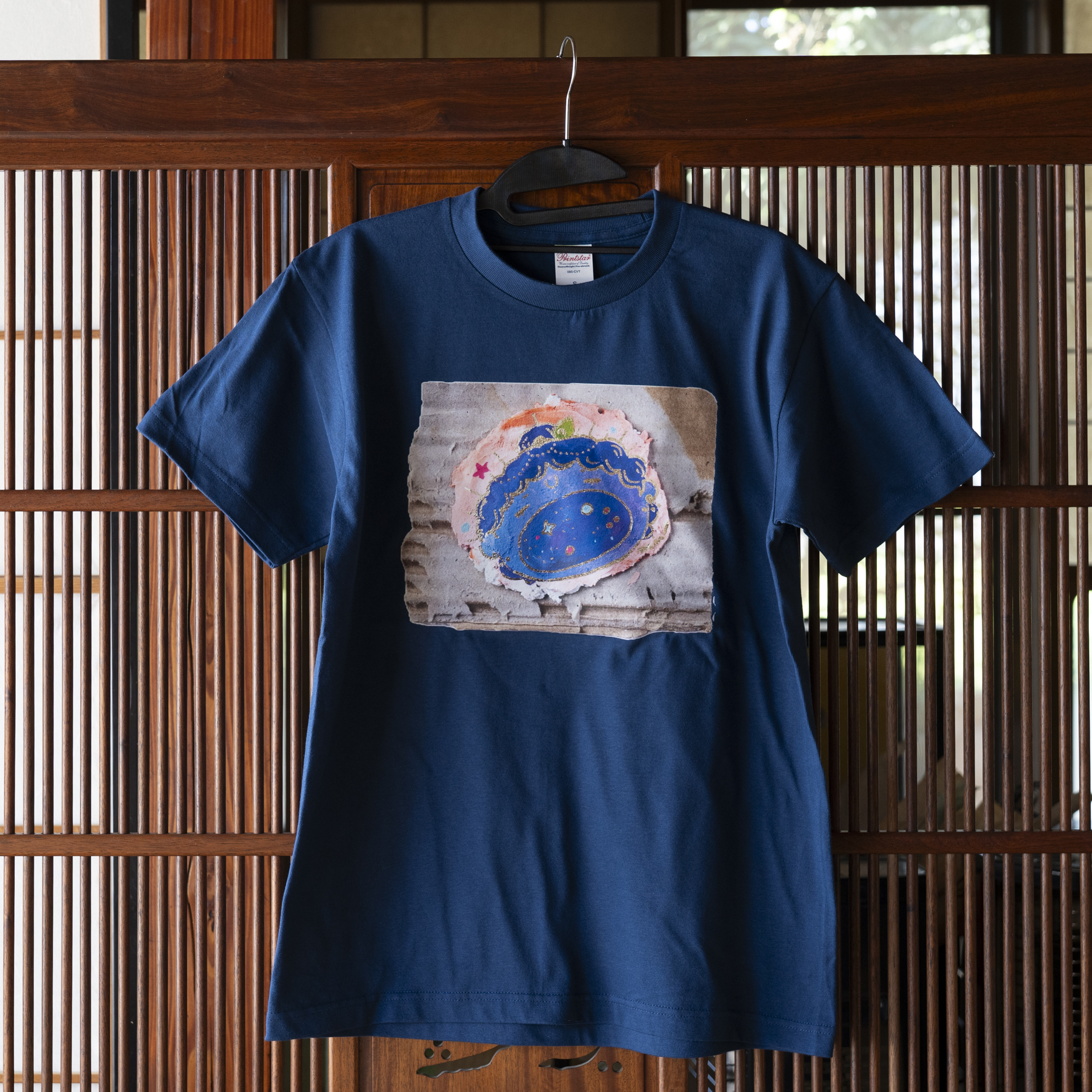 『クリシュナのお口の中に広がる宇宙』Tシャツ1