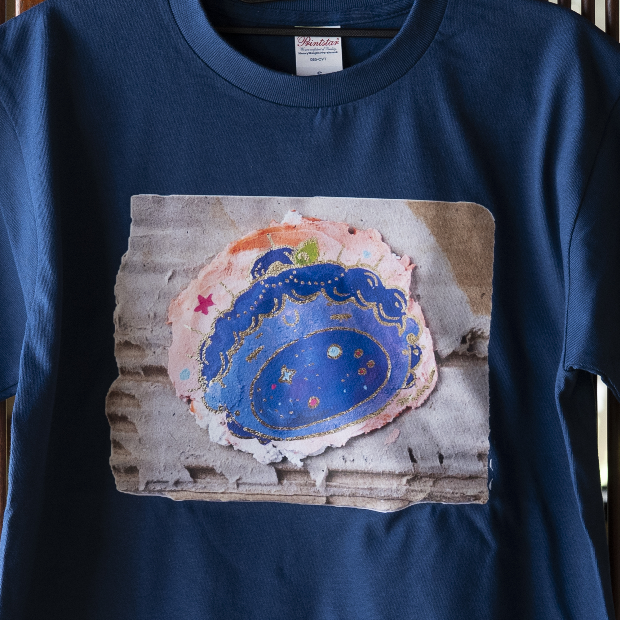 『クリシュナのお口の中に広がる宇宙』Tシャツ1
