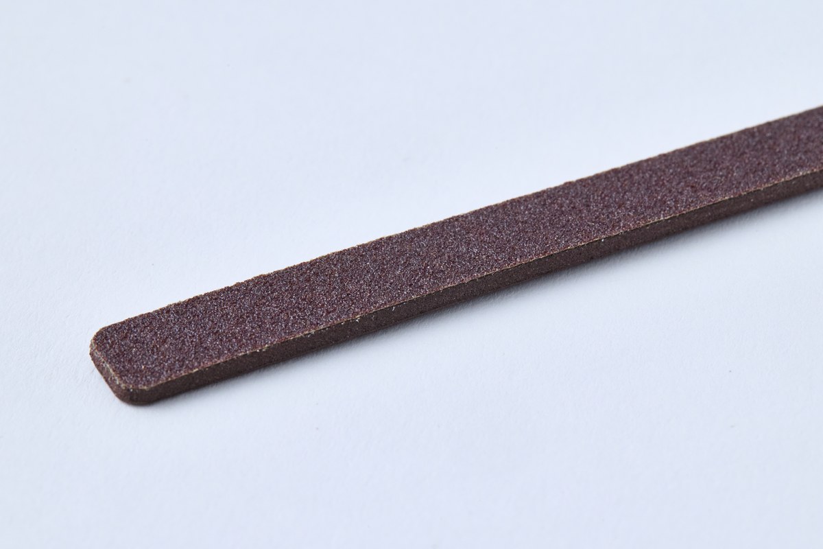 つめまる2に入っている茶色のやすり。1本を取り出したところ