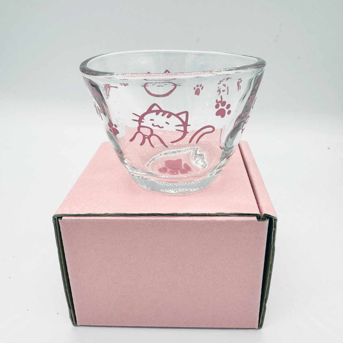 たてにゃん 手びねりグラス ピンク ｜ねこラベル 日本酒 【楯の川酒造公式】