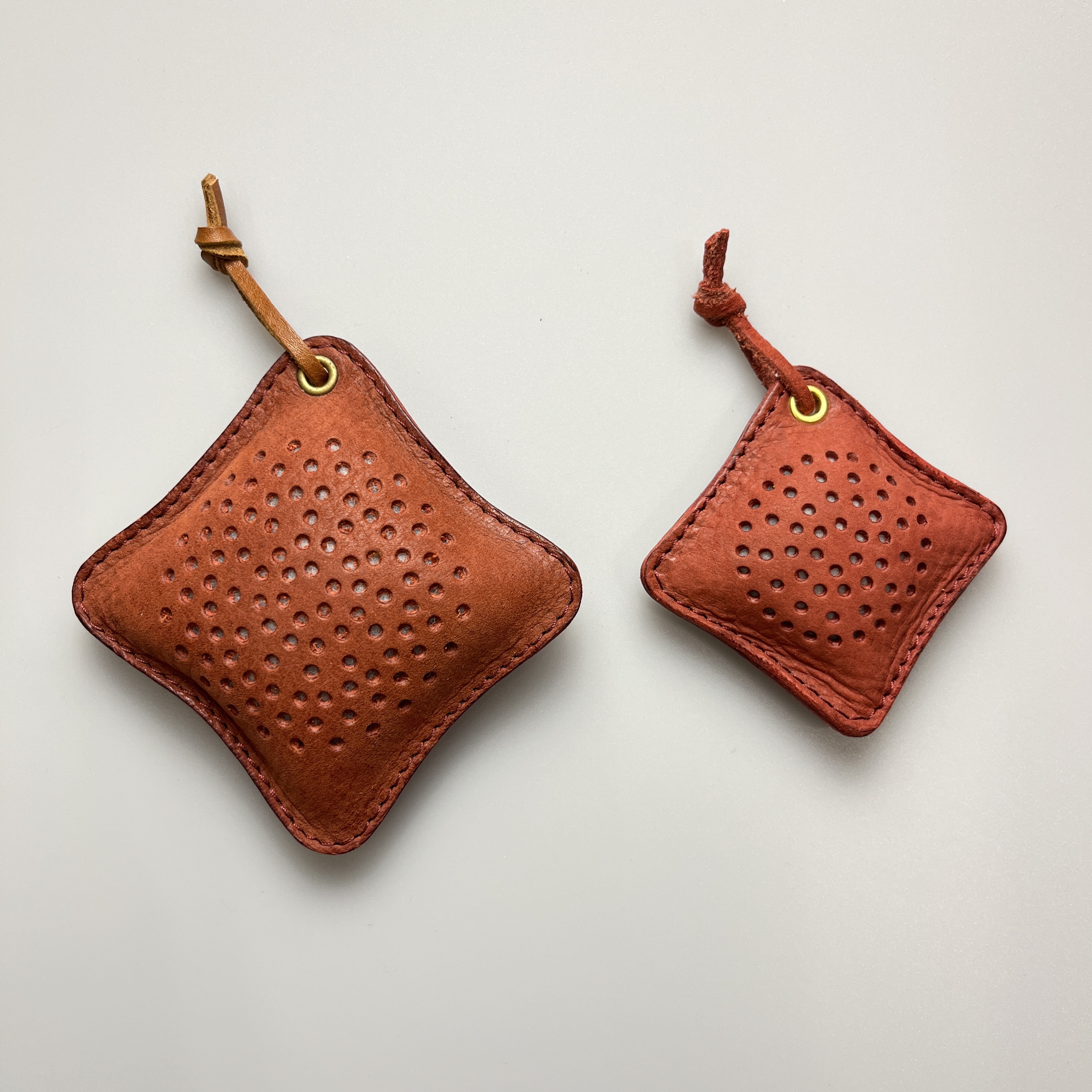 レザーピンクッション （針山） 