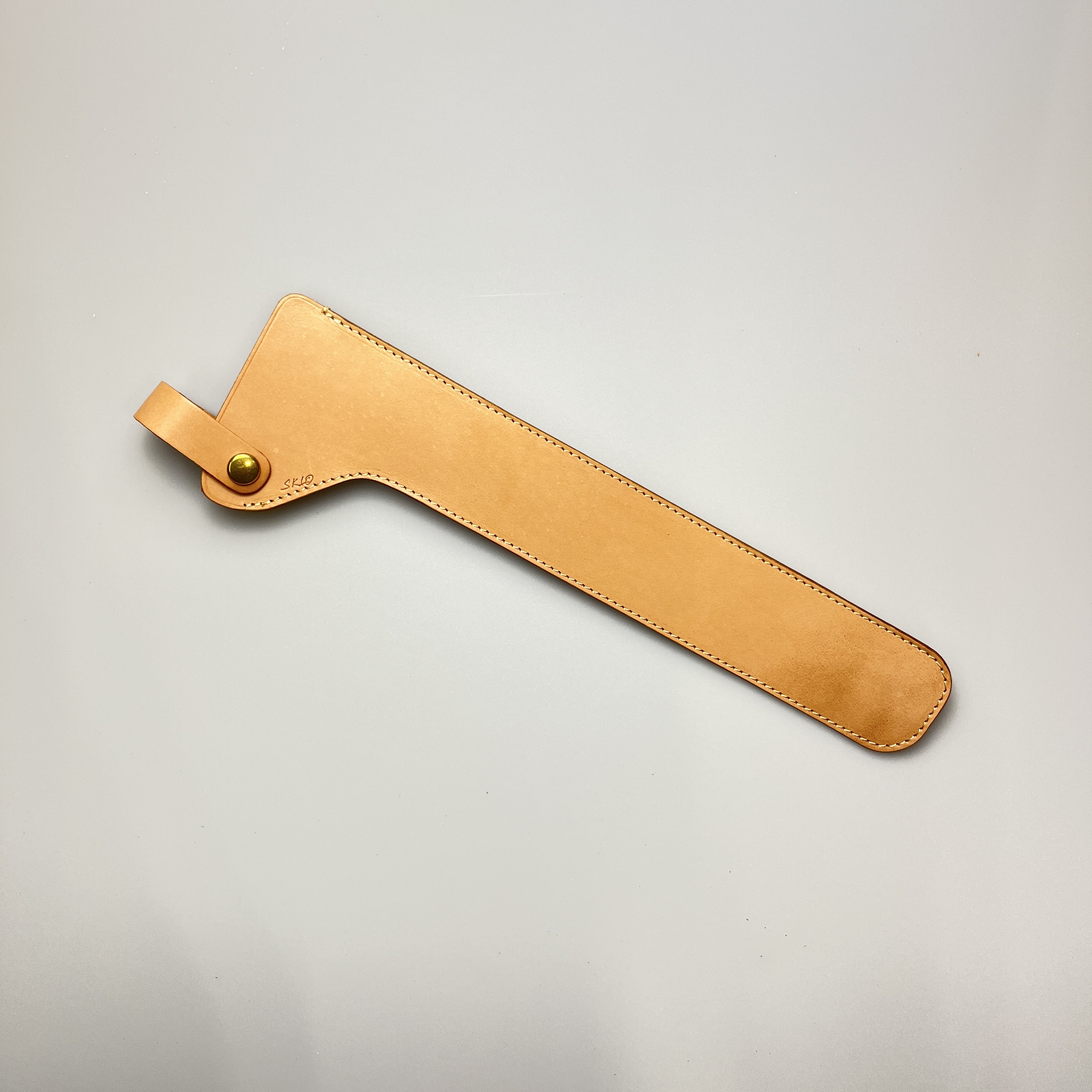 ファイヤープレイストング（薪ばさみ）用レザーホルダー