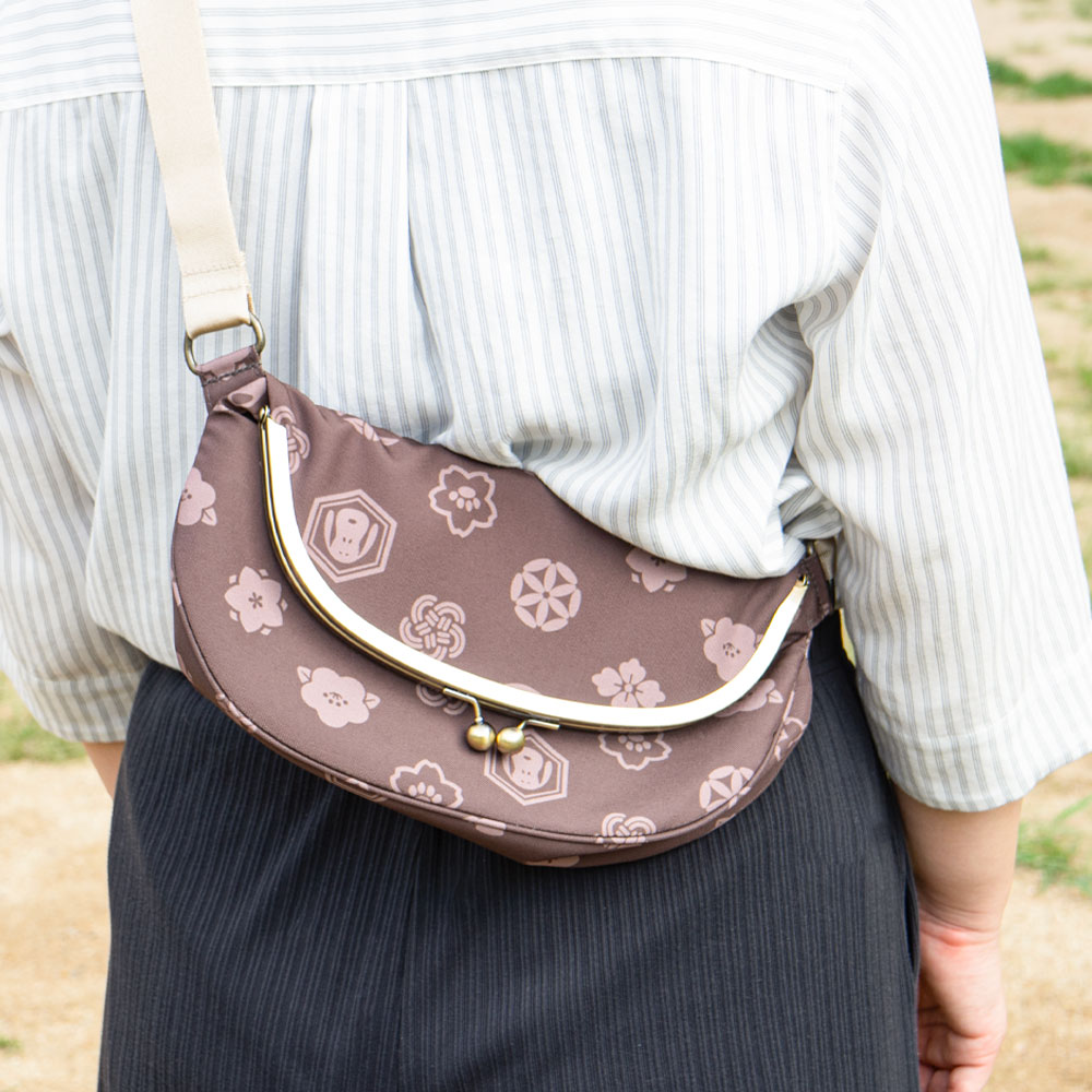 SNC 口折れ型がま口クロスバッグ 花小紋 :色: 黒柿