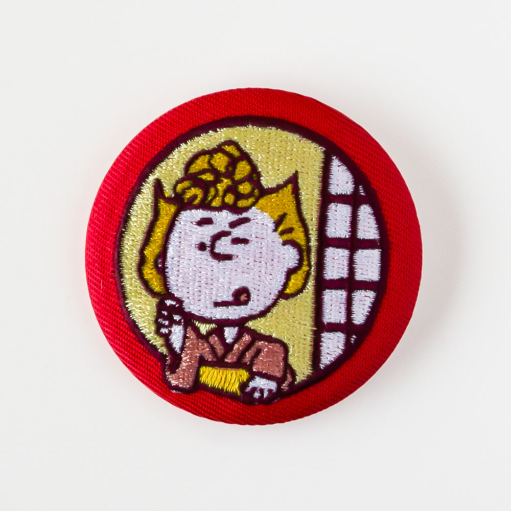 SNC トレーディング刺繍缶バッジ 円窓