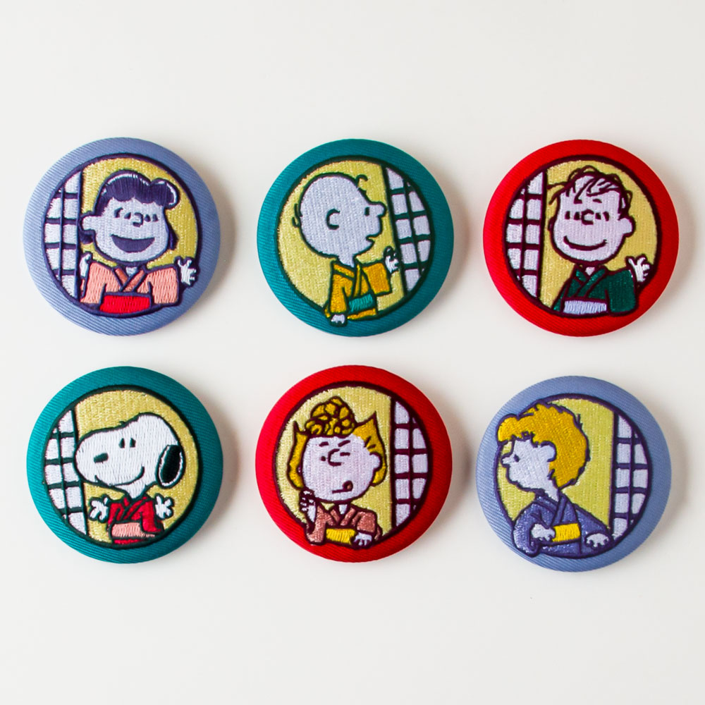 SNC トレーディング刺繍缶バッジ 円窓