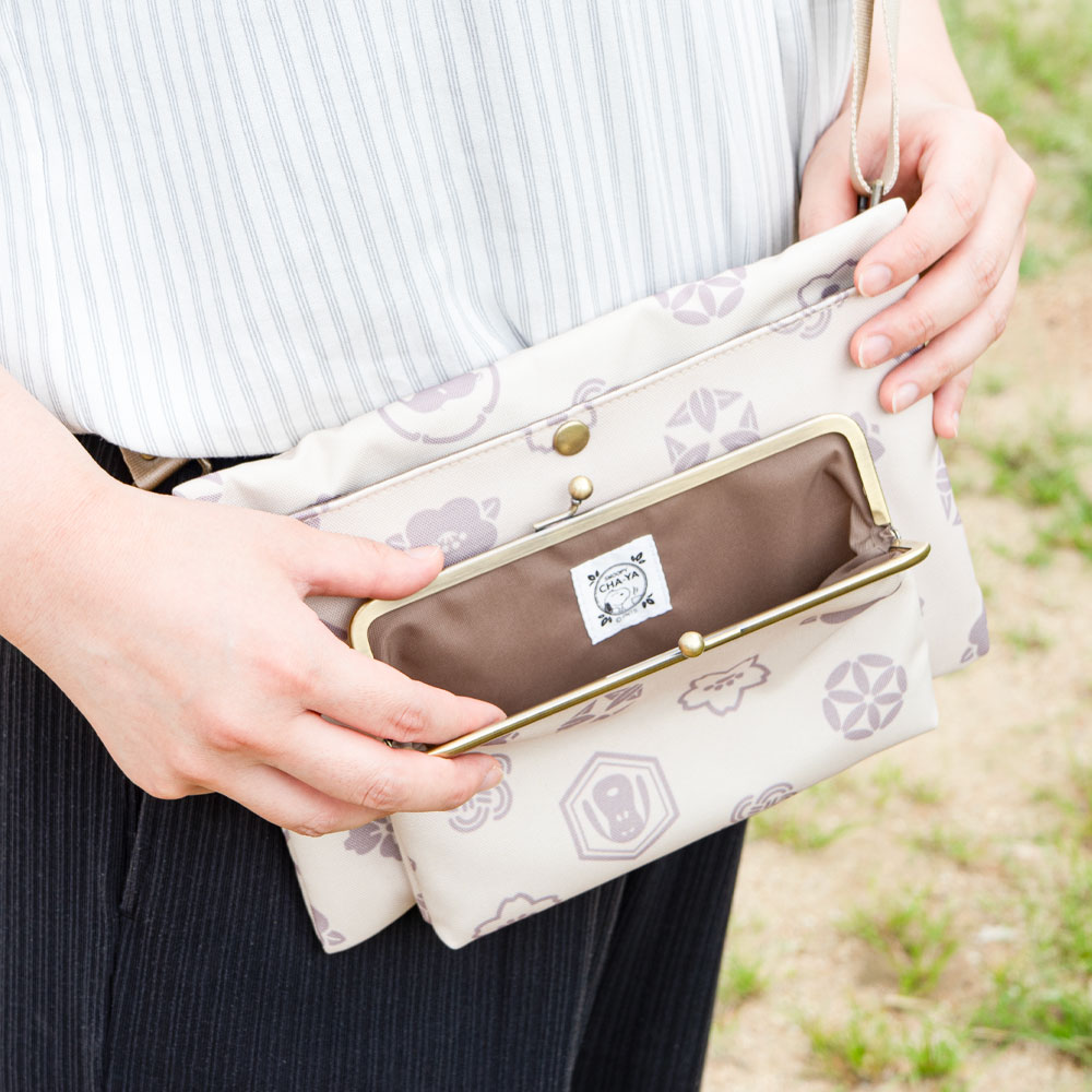 SNC がま口ポケット付サコッシュ 花小紋 :色: 黒柿