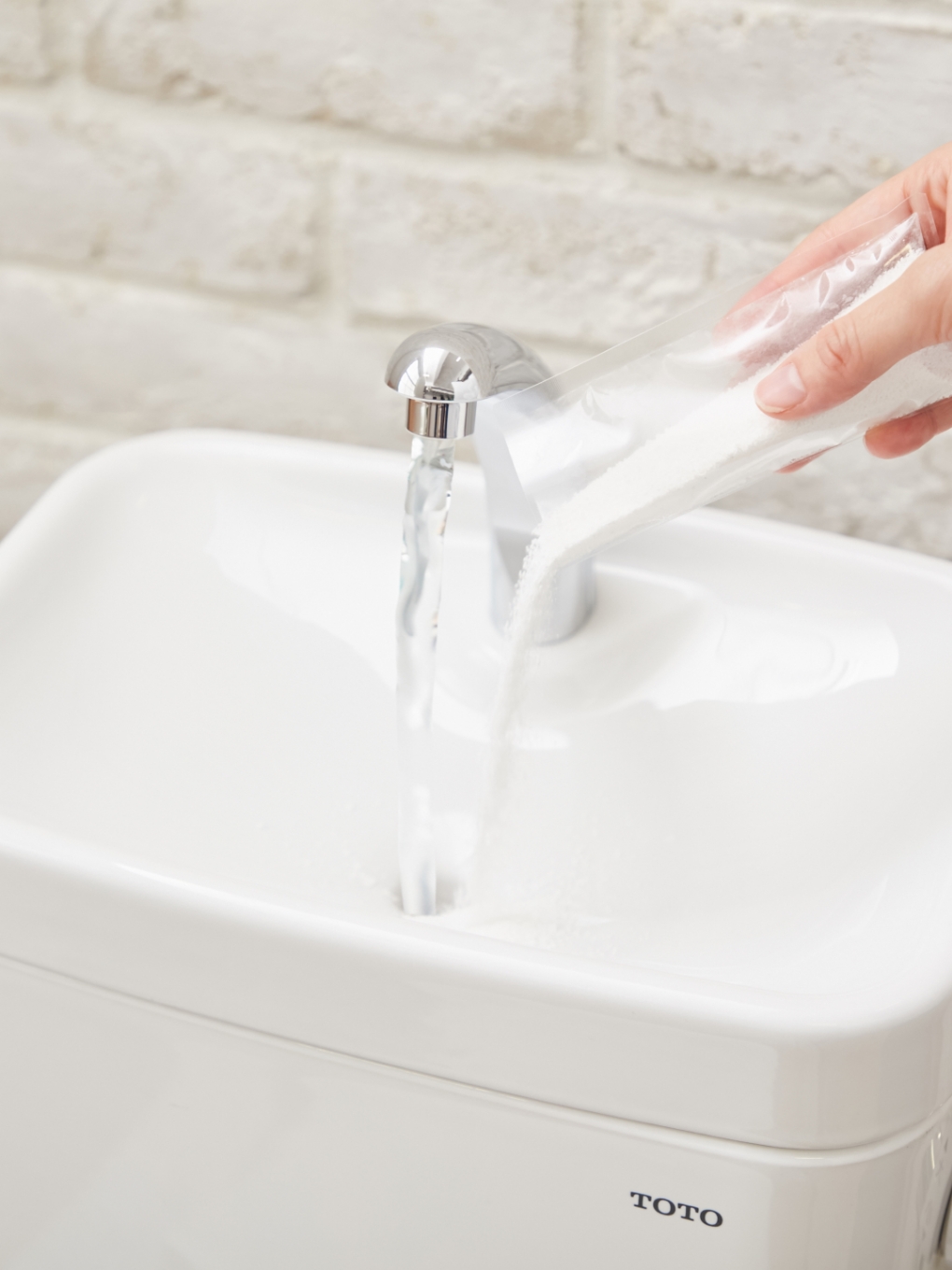 トイレタンクの洗浄剤