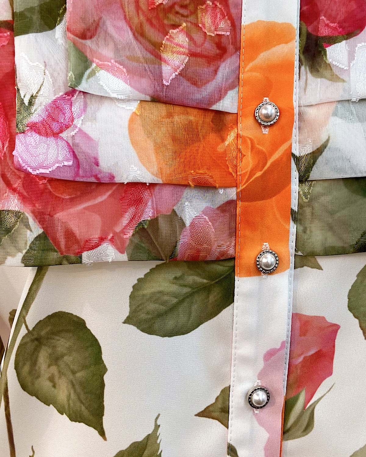 エレガントローズブラウス カラー: WHT