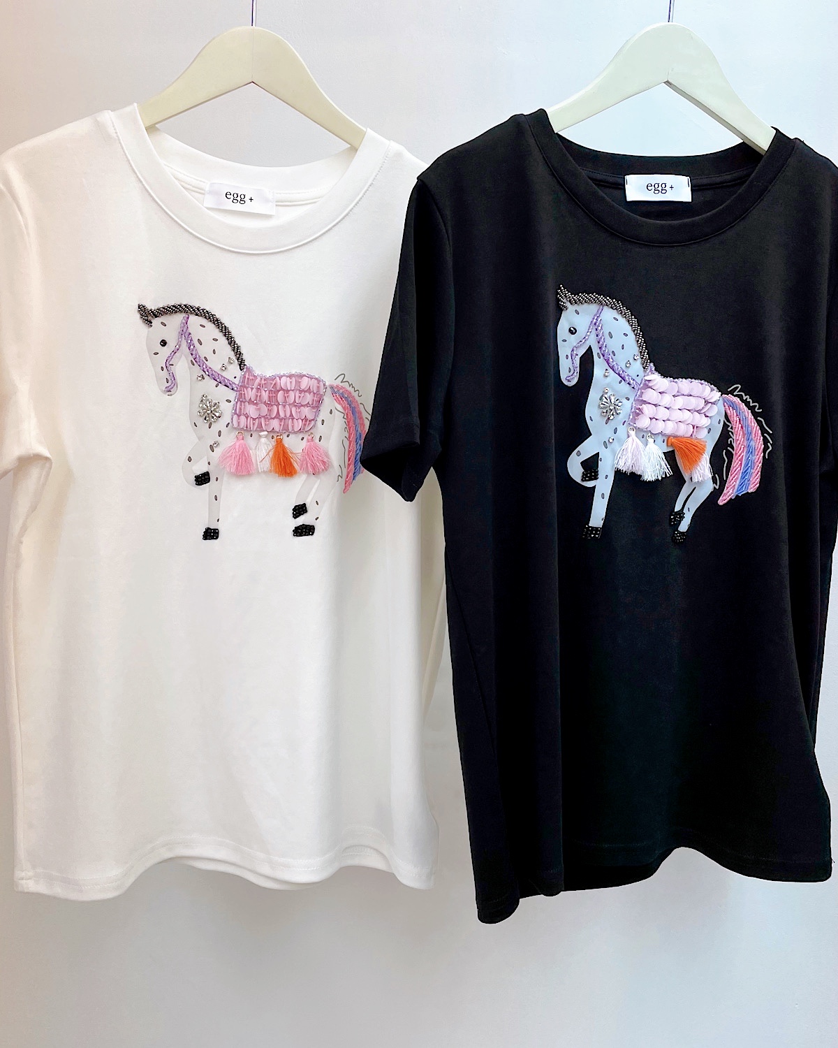 ラグジュアリーホースデザインTシャツ カラー: WHT