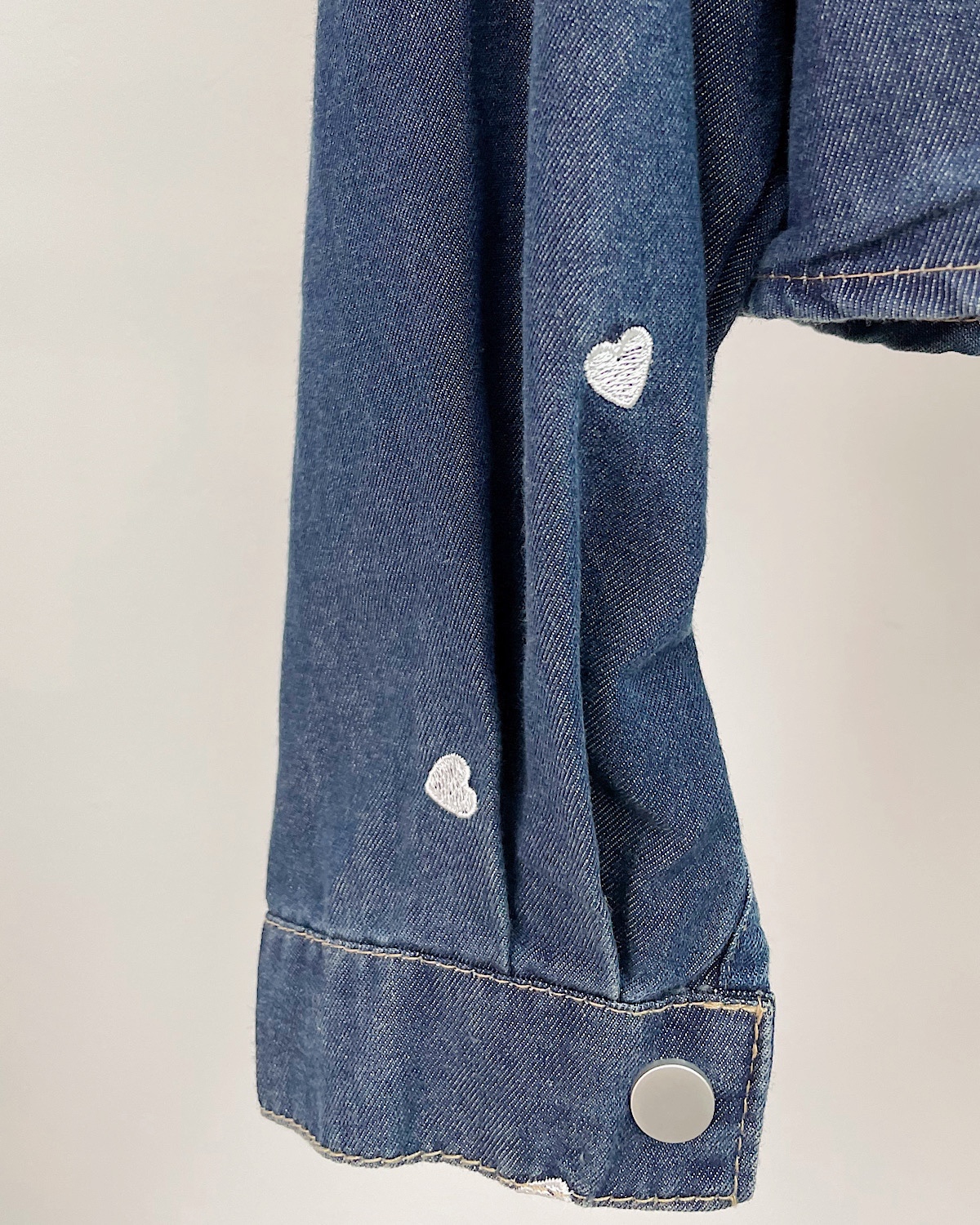 ランダムハート刺繍デニムシャツ