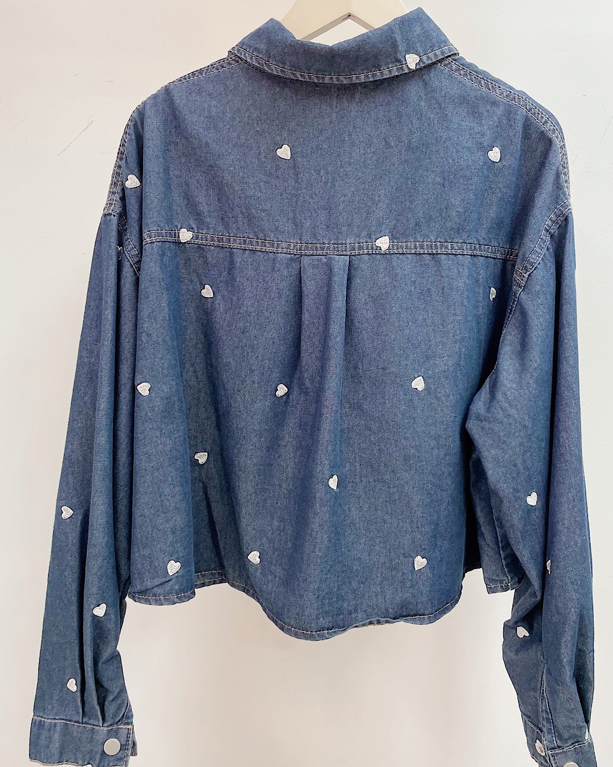 ランダムハート刺繍デニムシャツ