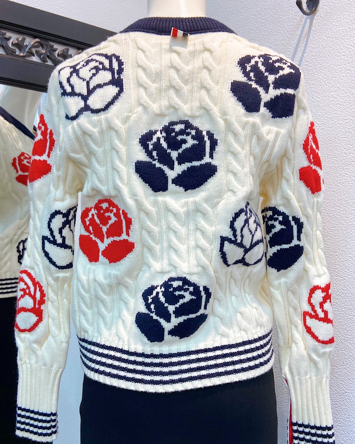 ローズケーブルカーディガン カラー: WHT