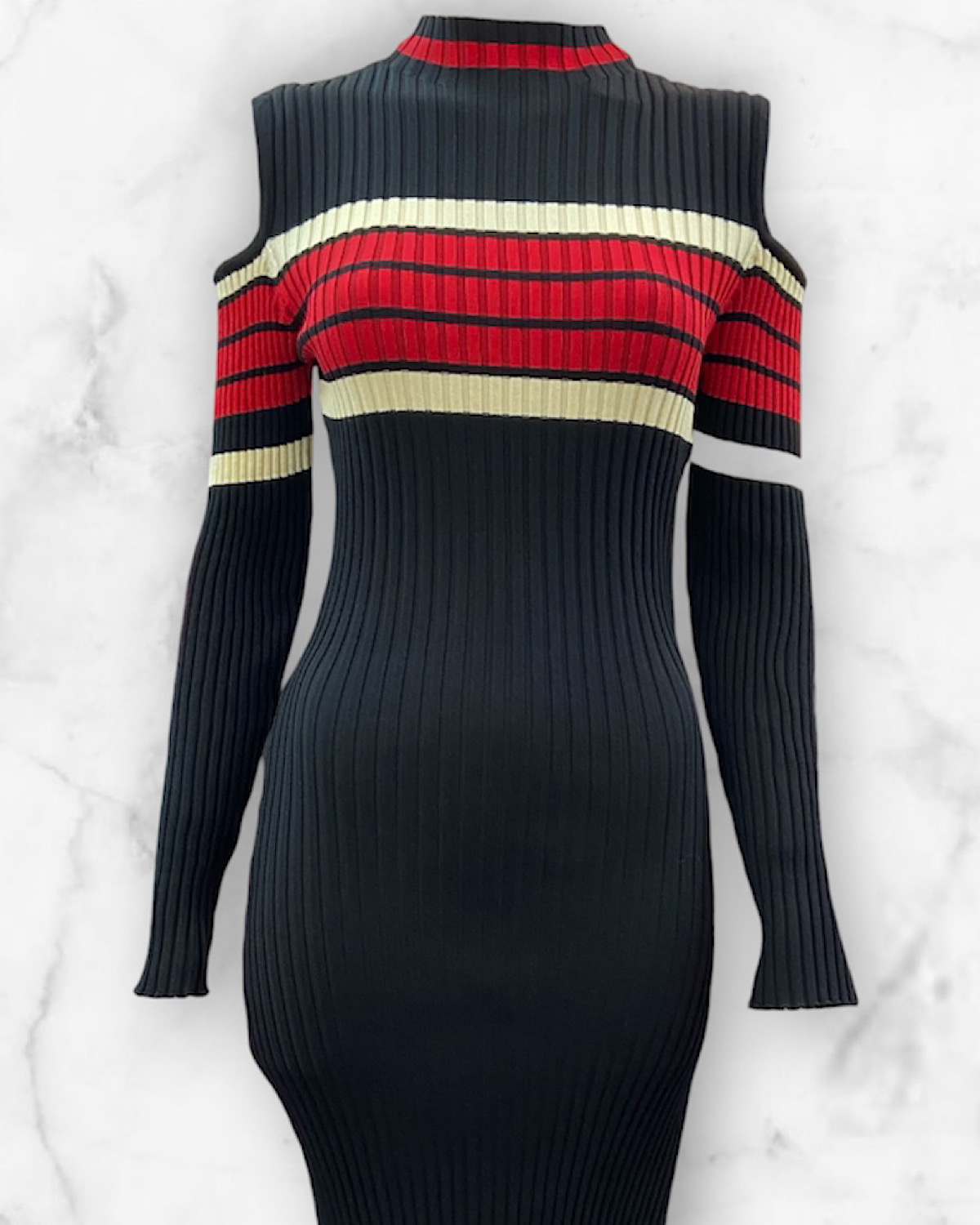 肩見せ×ハイネックリブニットワンピース