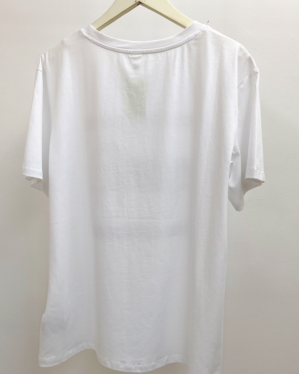 ストーンホースラグジュアリーTシャツ カラー: WHT