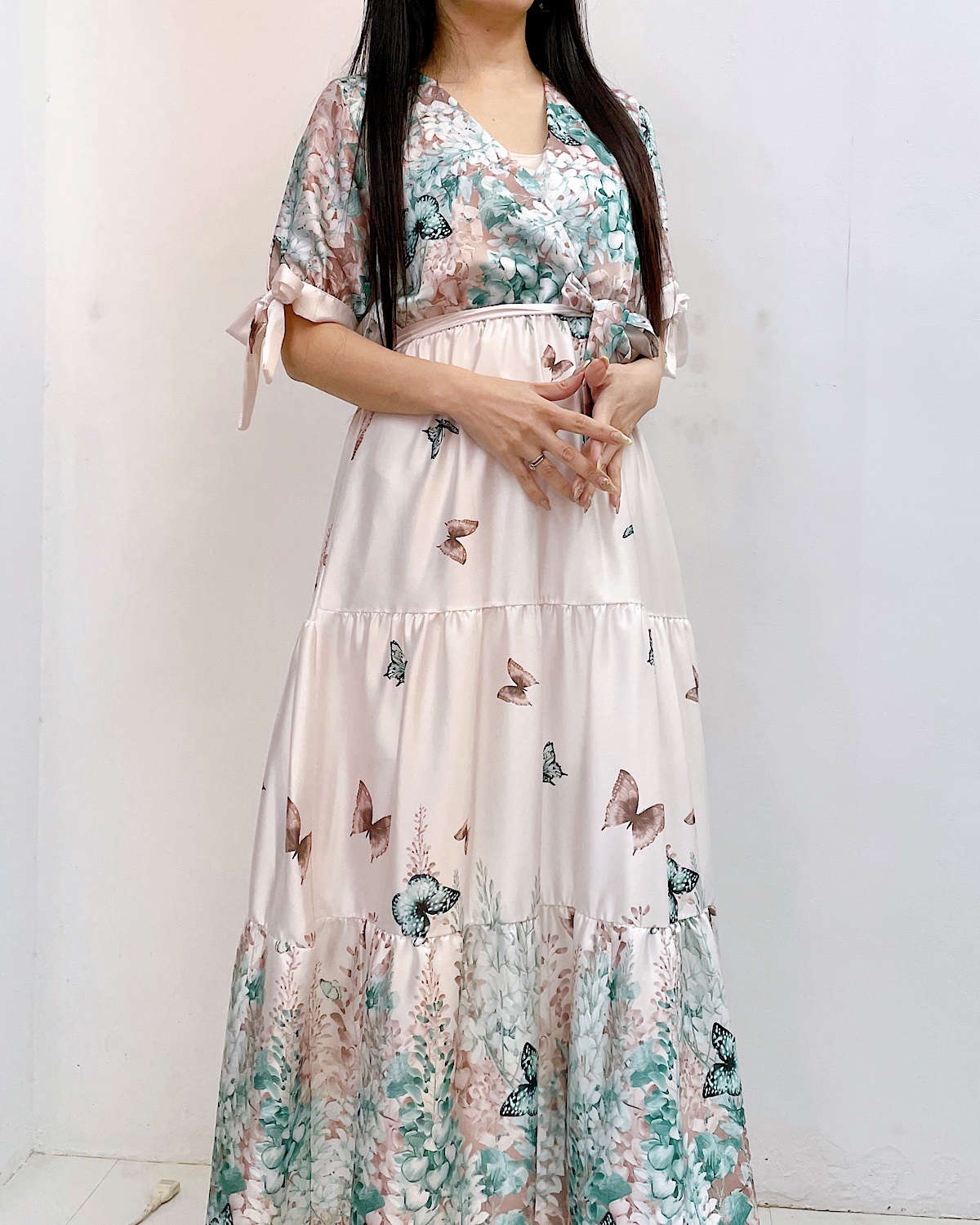 イタリア　バタフライガーデンティアードマキシワンピース カラー: GRN