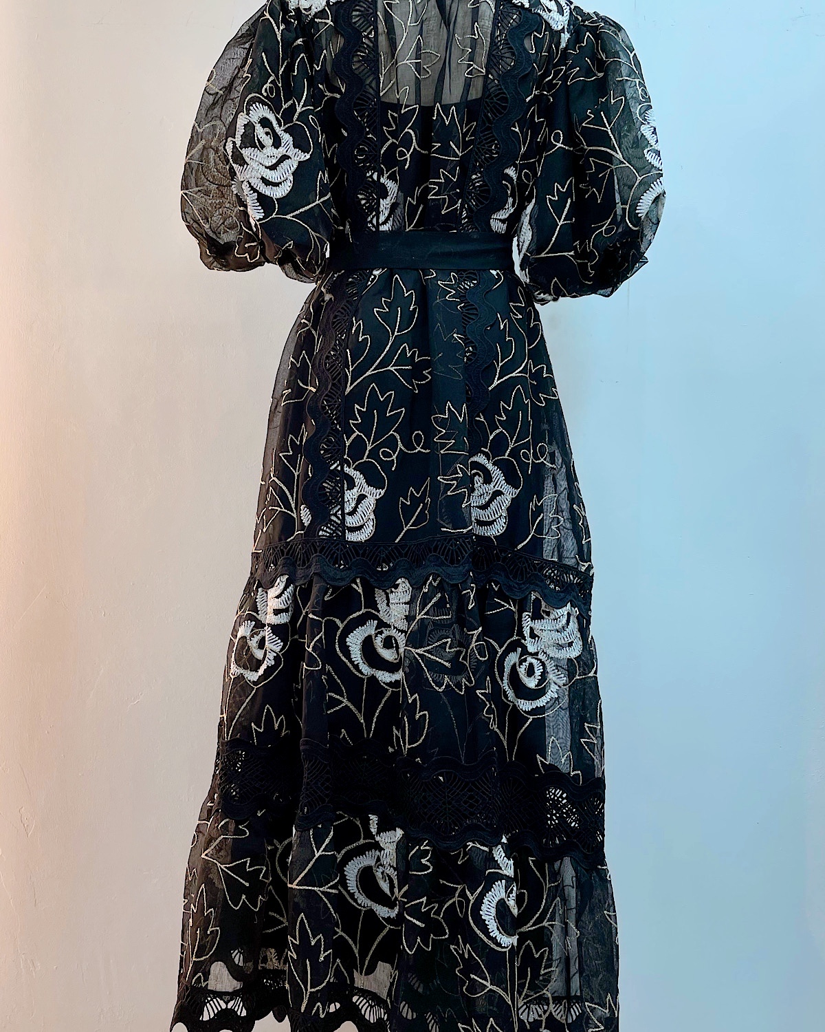 ボタニカル風刺繍レースティアードワンピースB