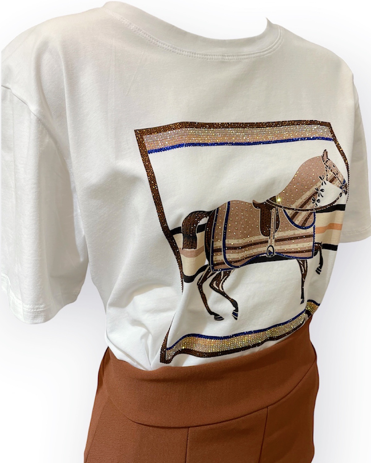 ストーンホースラグジュアリーTシャツ カラー: WHT