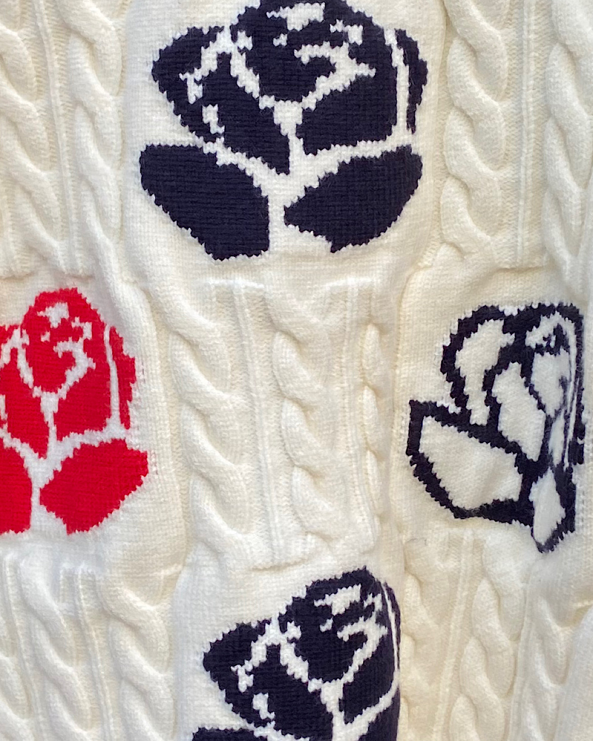 ローズケーブルカーディガン カラー: WHT