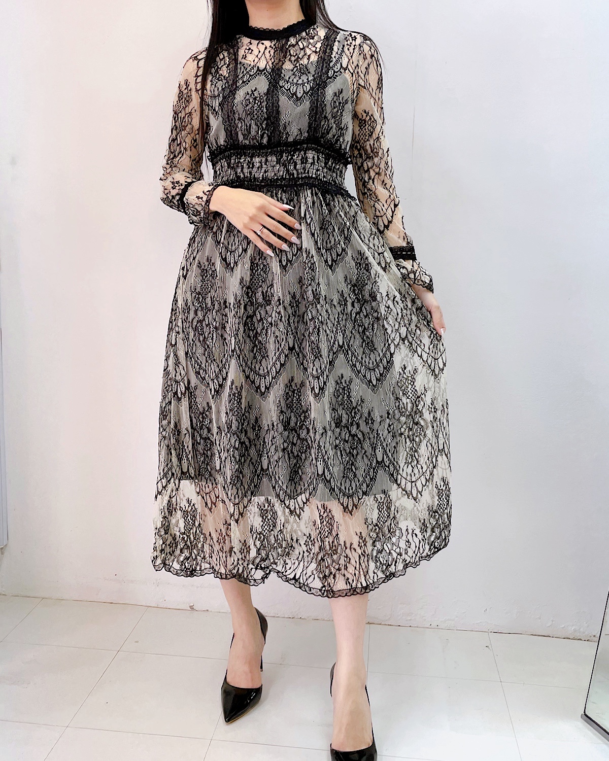 大人レースシャーリングミディワンピース