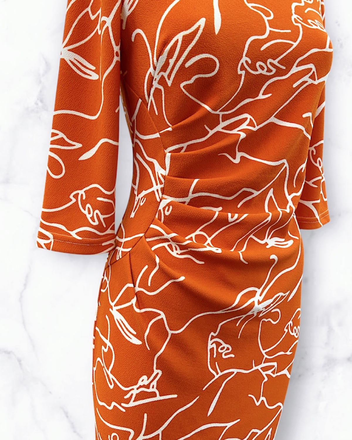 オレンジアートフラワードレープワンピース