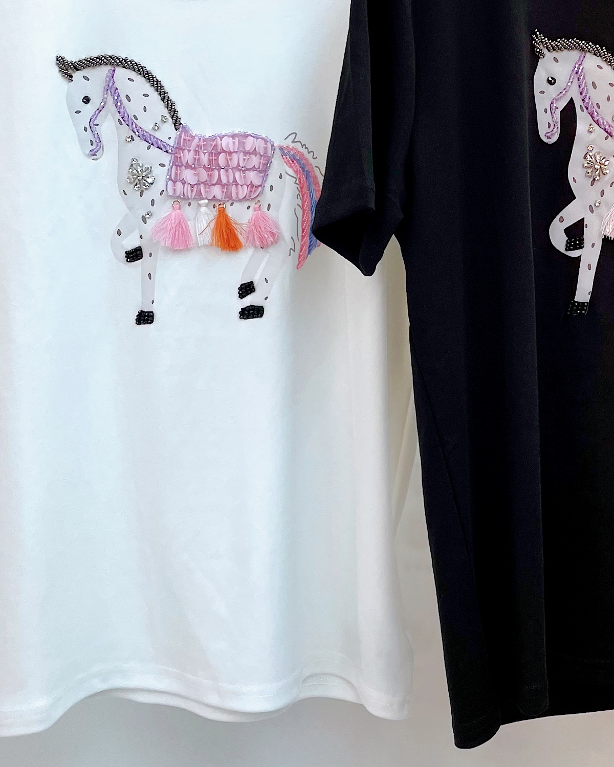 ラグジュアリーホースデザインTシャツ カラー: WHT