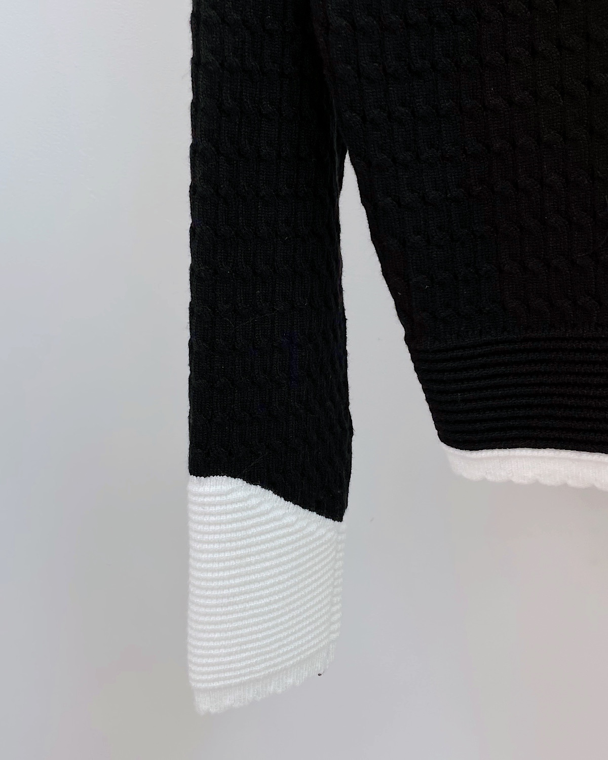 アクセントパールブラックカーディガン