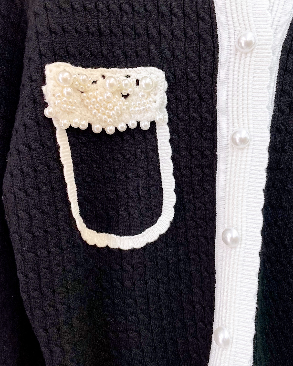 アクセントパールブラックカーディガン