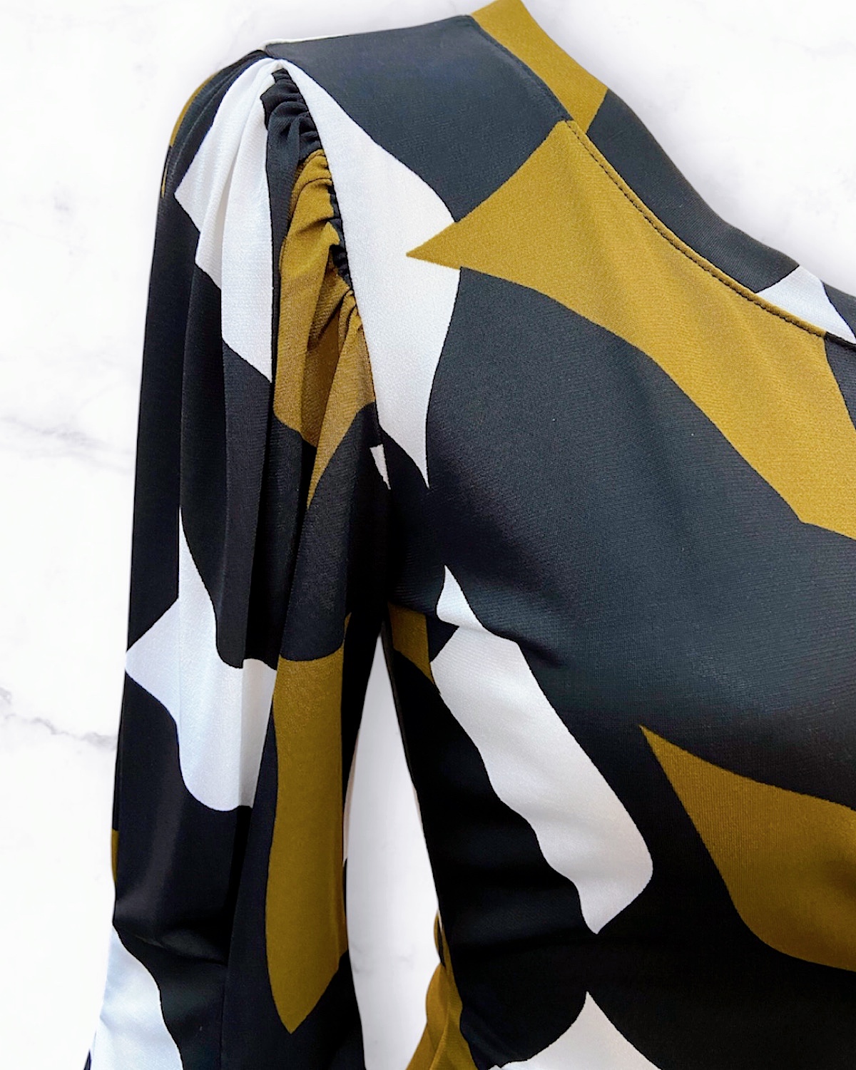 ジオメトリックツイストストレッチワンピース