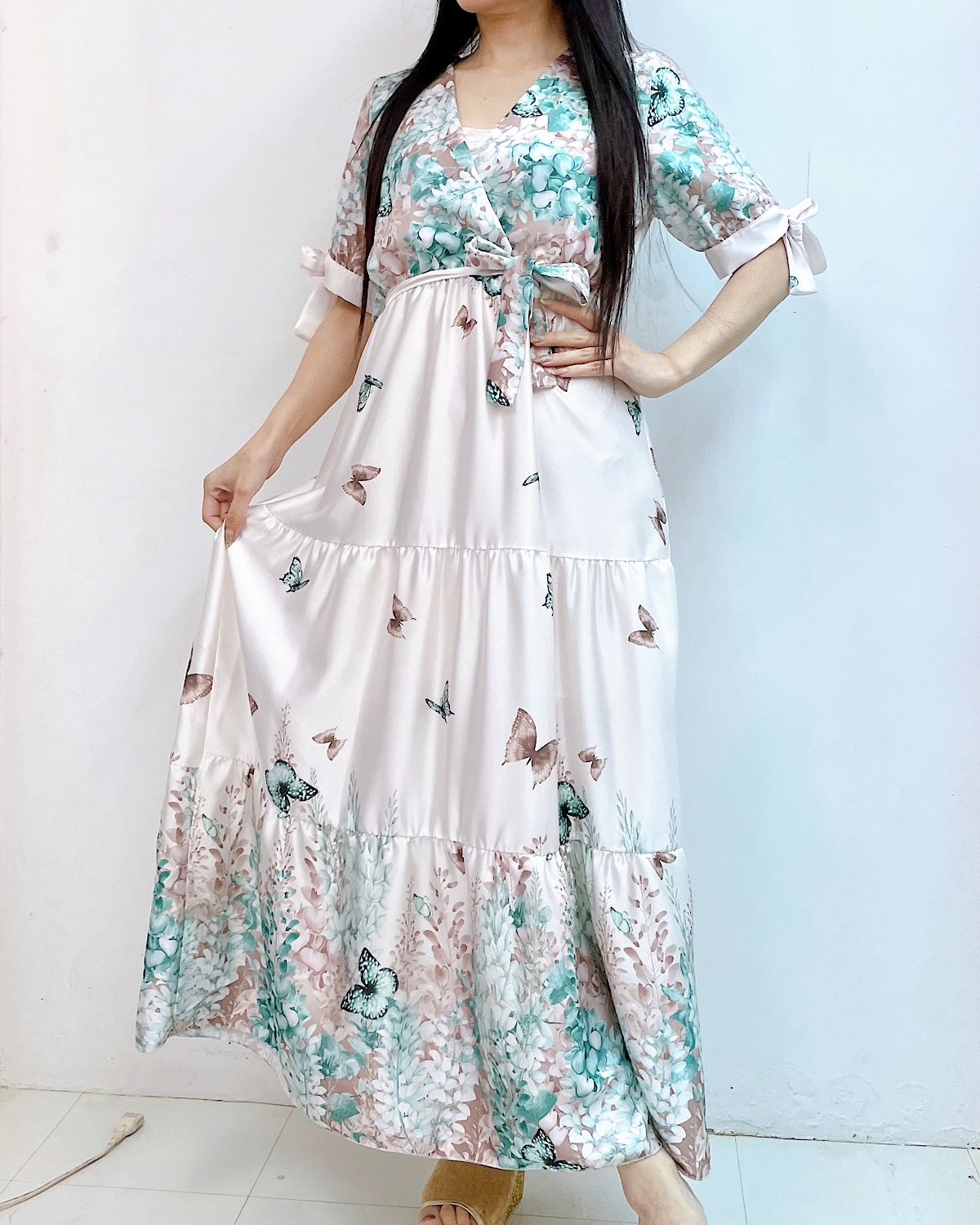 イタリア　バタフライガーデンティアードマキシワンピース カラー: GRN