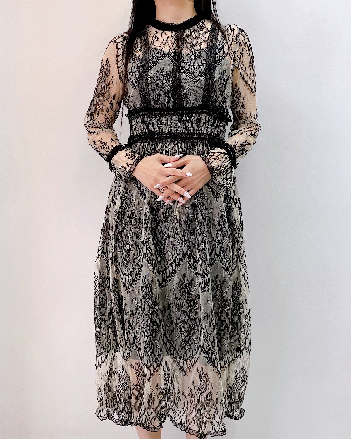 大人レースシャーリングミディワンピース