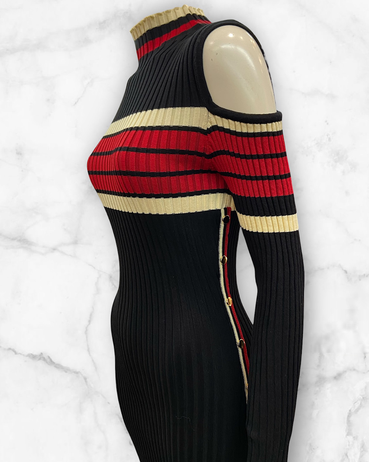 肩見せ×ハイネックリブニットワンピース