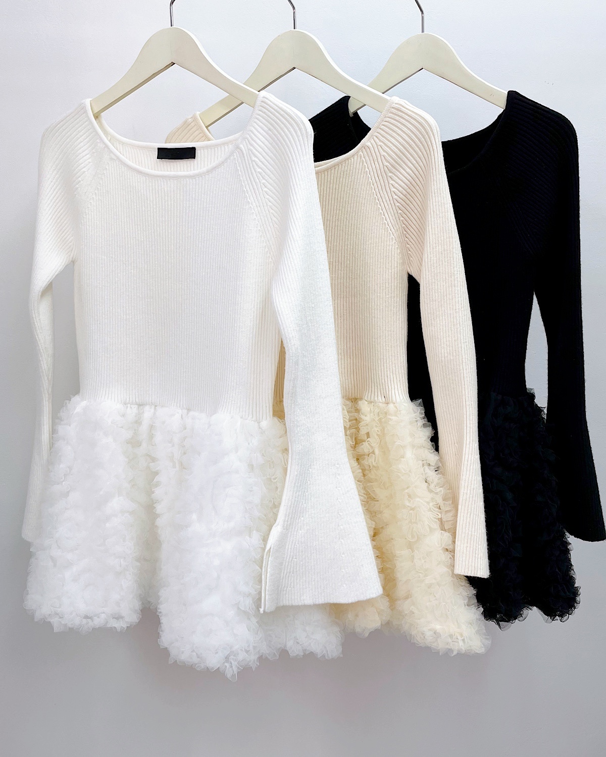 チュールフラワーペプラムニットトップス カラー: WHT