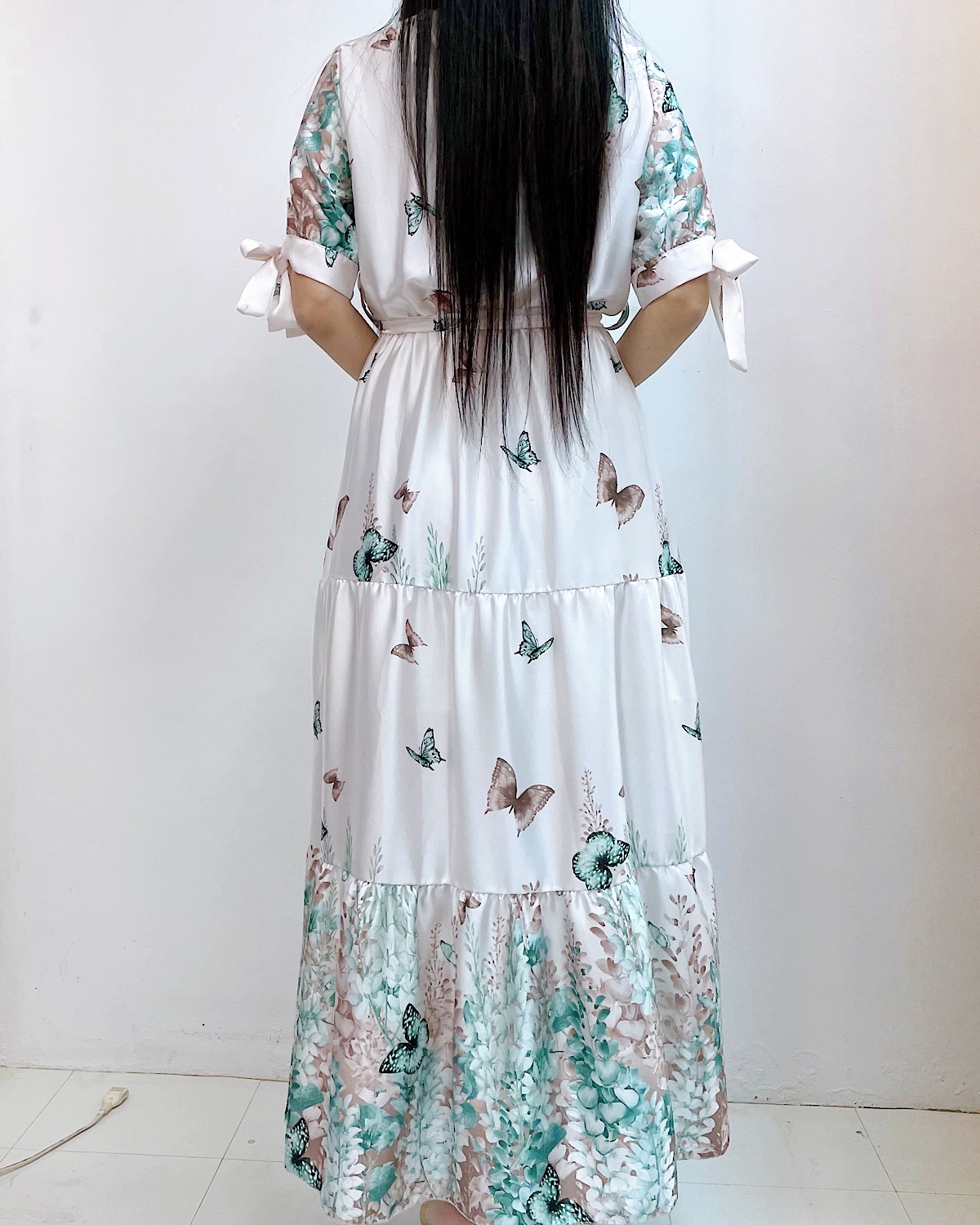 イタリア　バタフライガーデンティアードマキシワンピース カラー: GRN