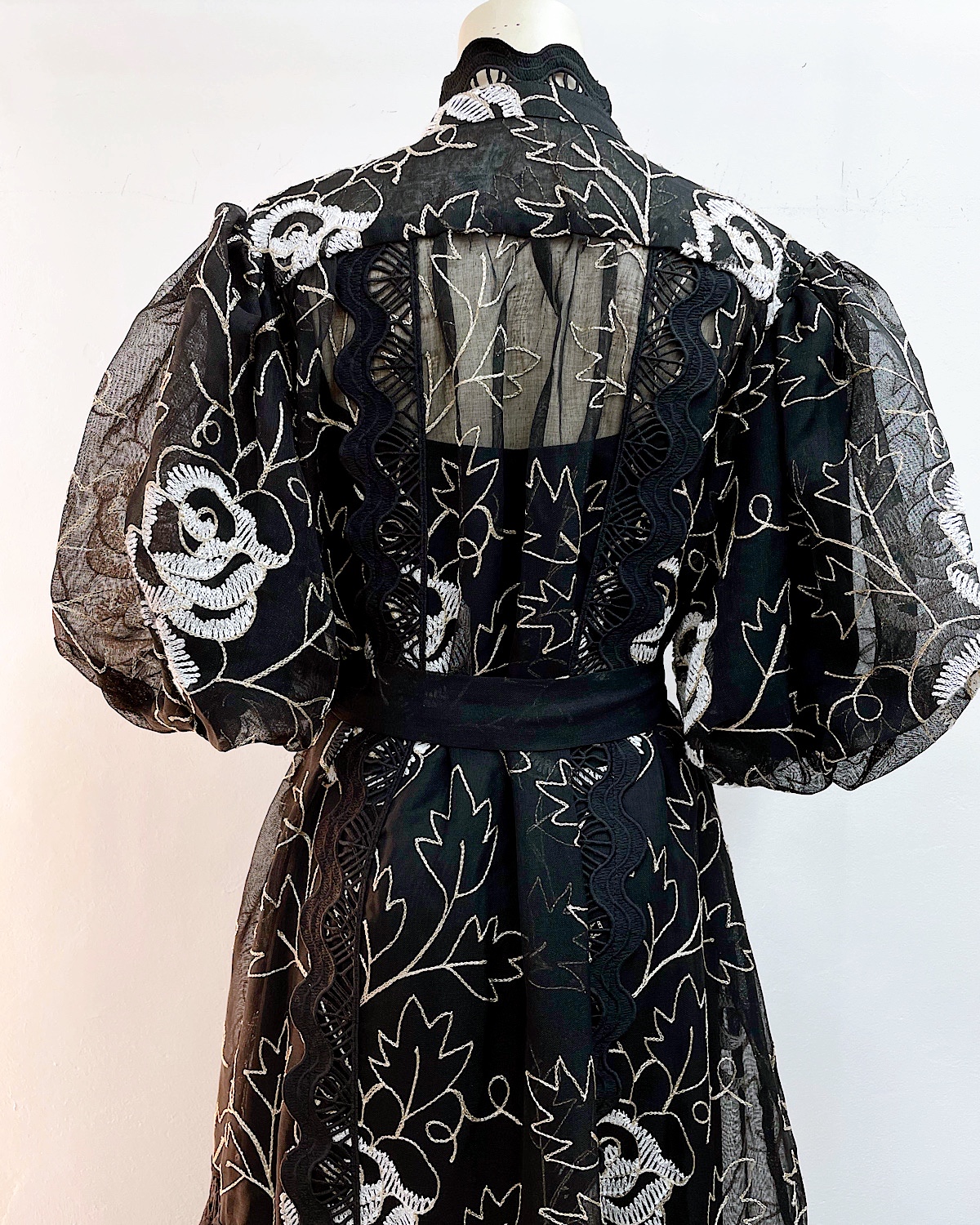 ボタニカル風刺繍レースティアードワンピースB