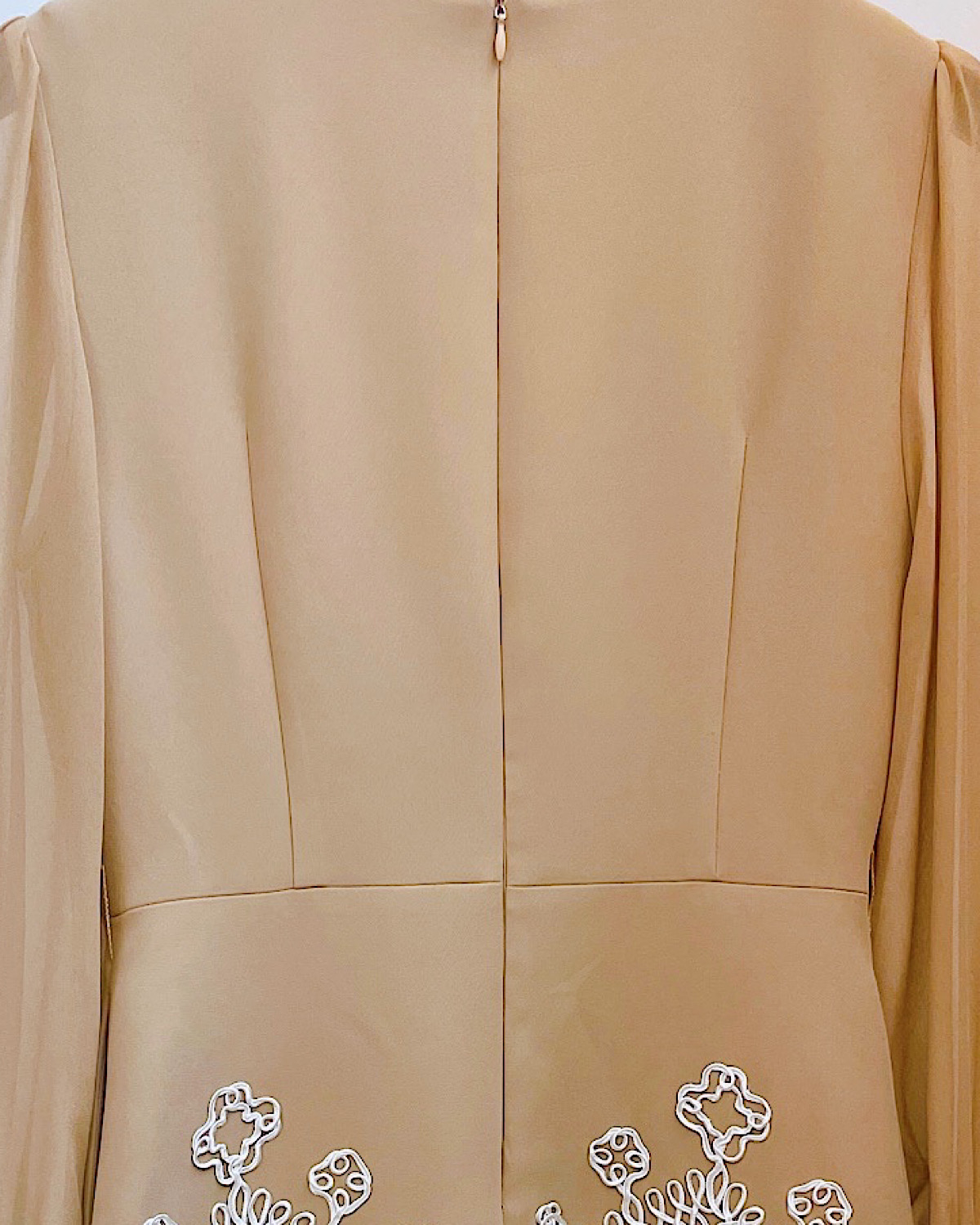 エレガントホワイト刺繍ワンピース カラー: BEG, サイズ: S