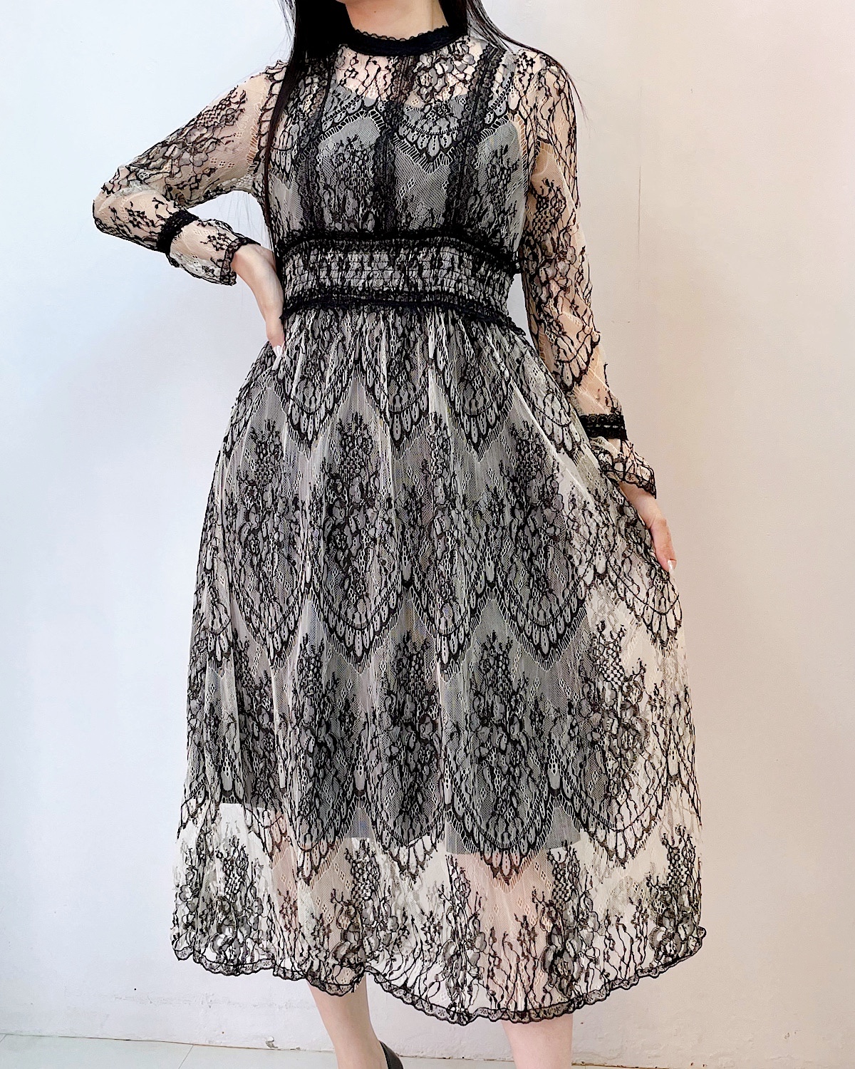 大人レースシャーリングミディワンピース