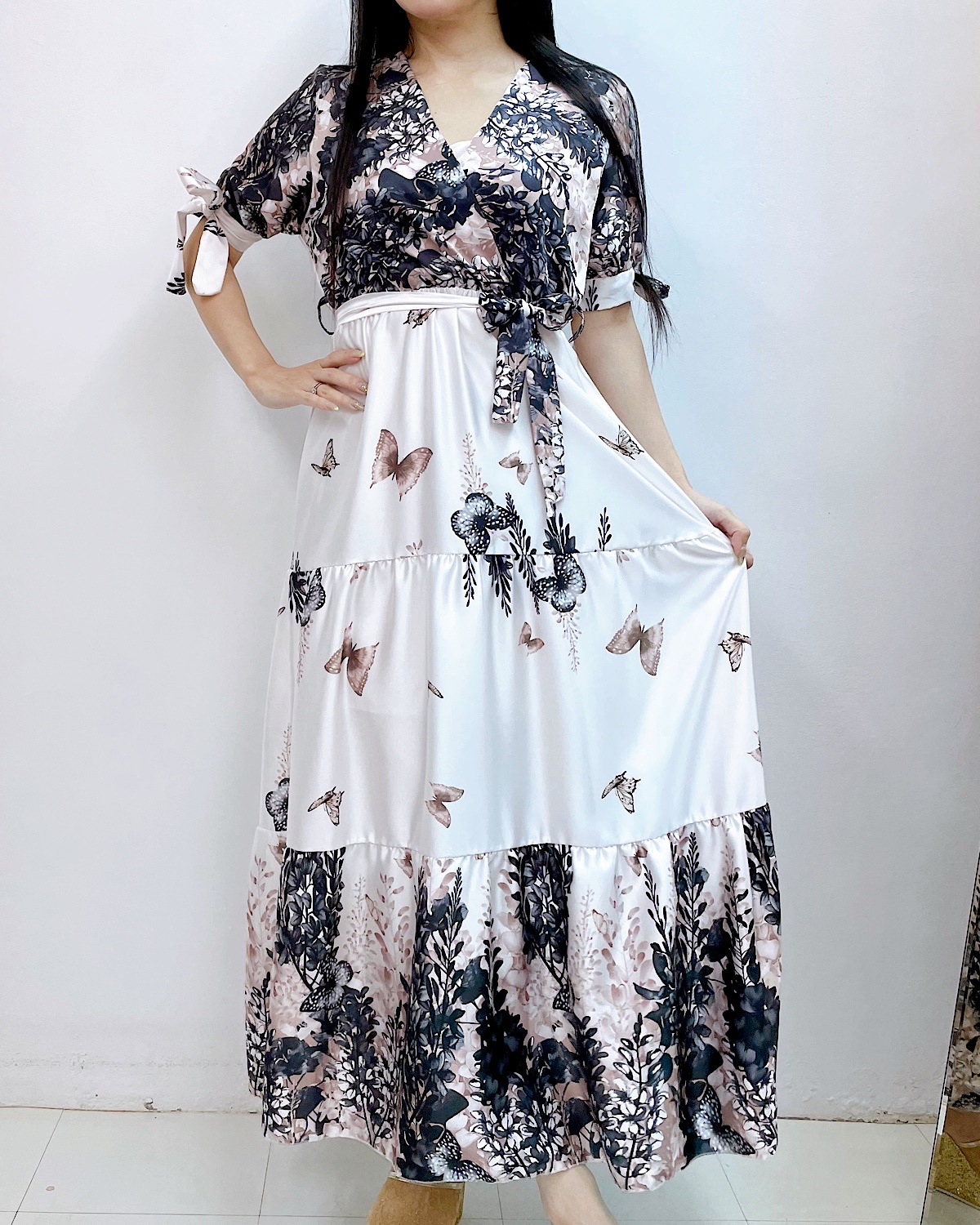 イタリア　バタフライガーデンティアードマキシワンピース カラー: GRN