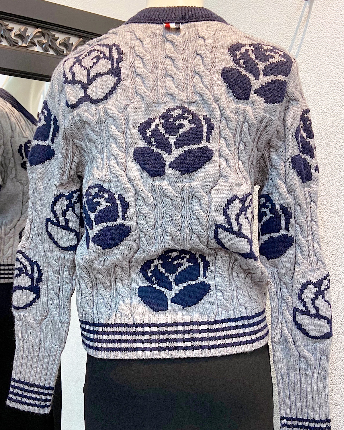 ローズケーブルカーディガン カラー: WHT