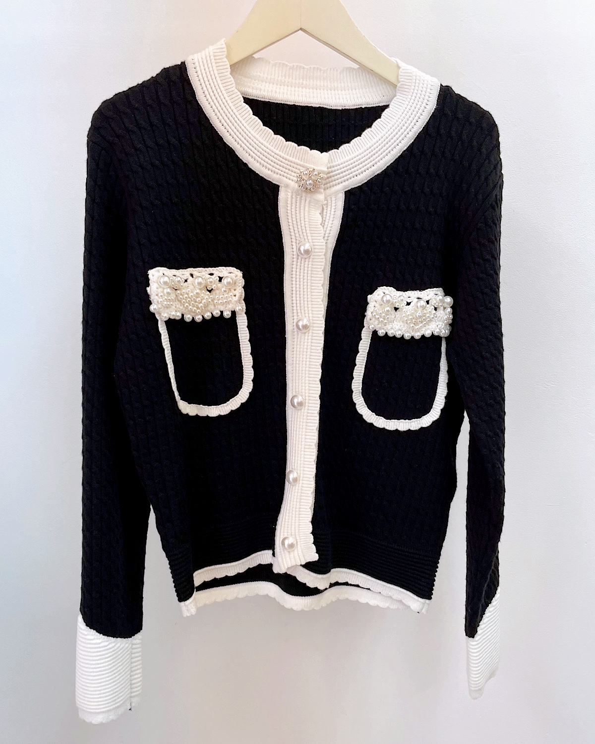 アクセントパールブラックカーディガン