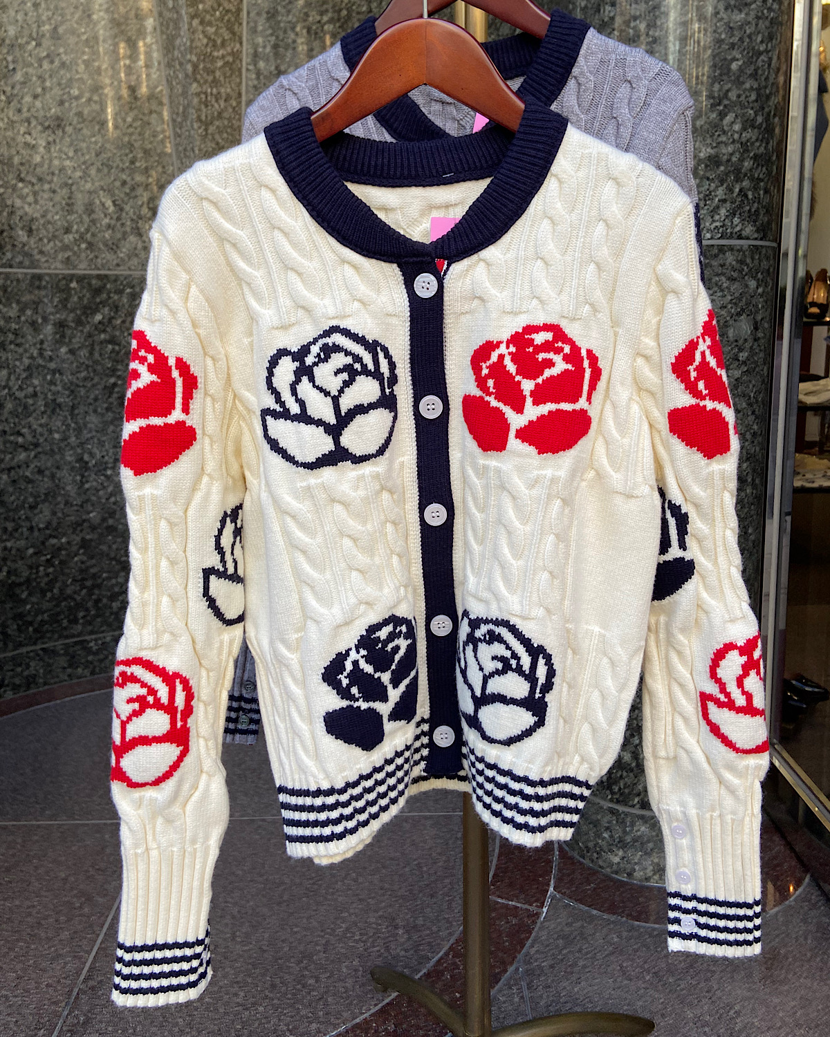 ローズケーブルカーディガン カラー: WHT