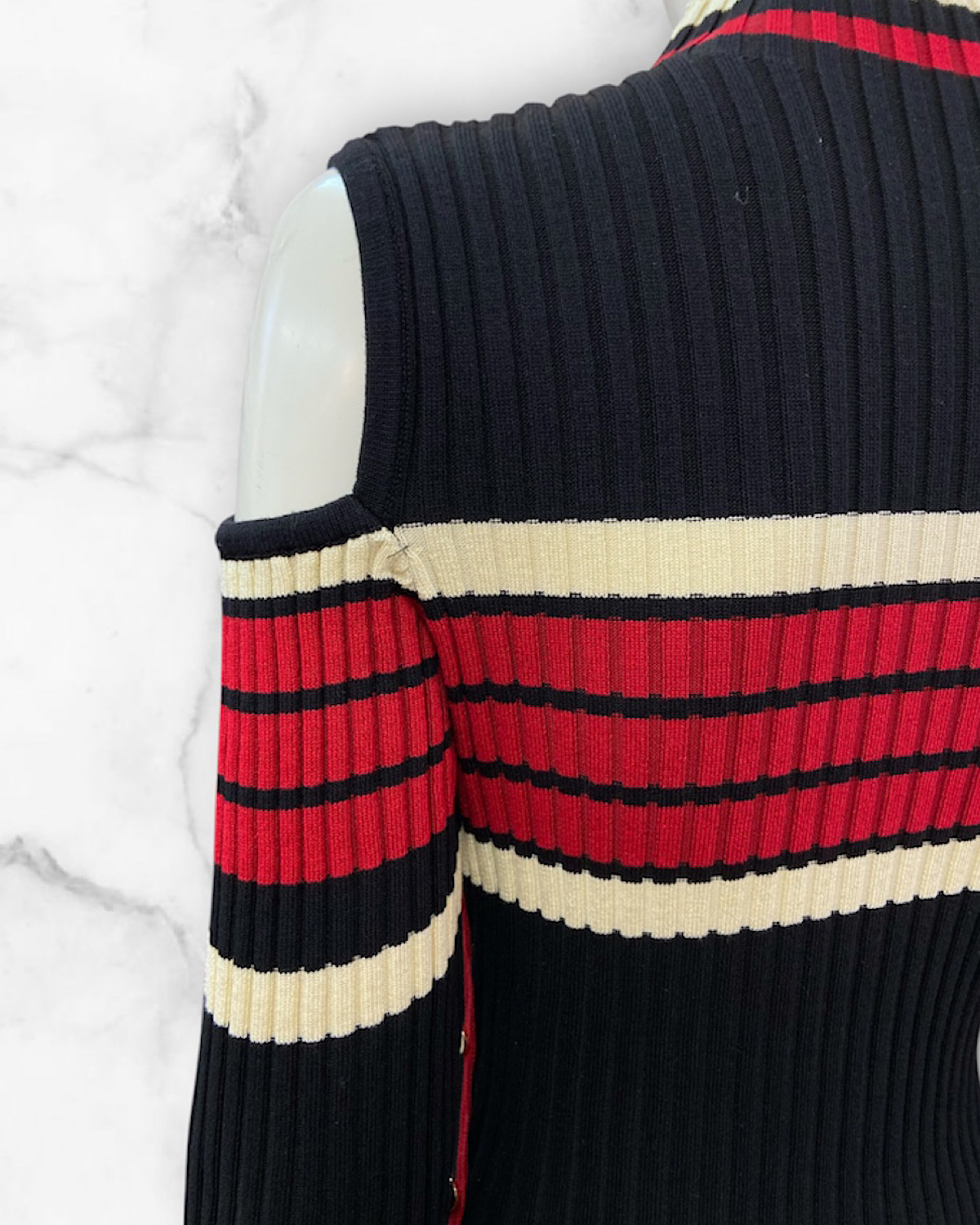 肩見せ×ハイネックリブニットワンピース