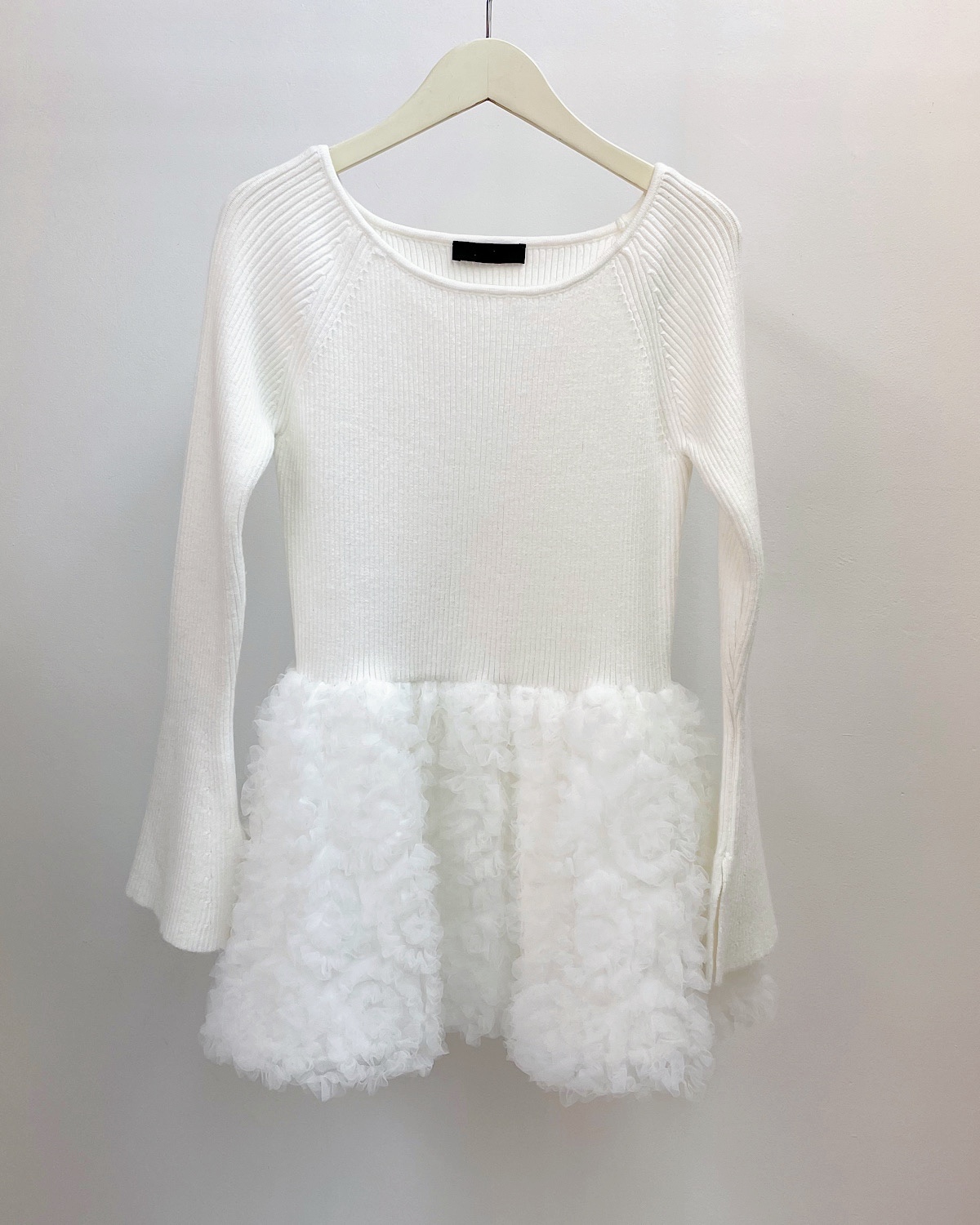 チュールフラワーペプラムニットトップス カラー: WHT