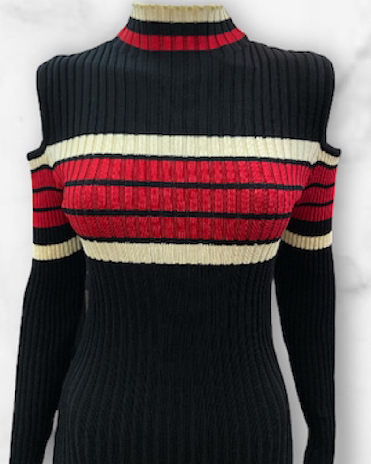 肩見せ×ハイネックリブニットワンピース