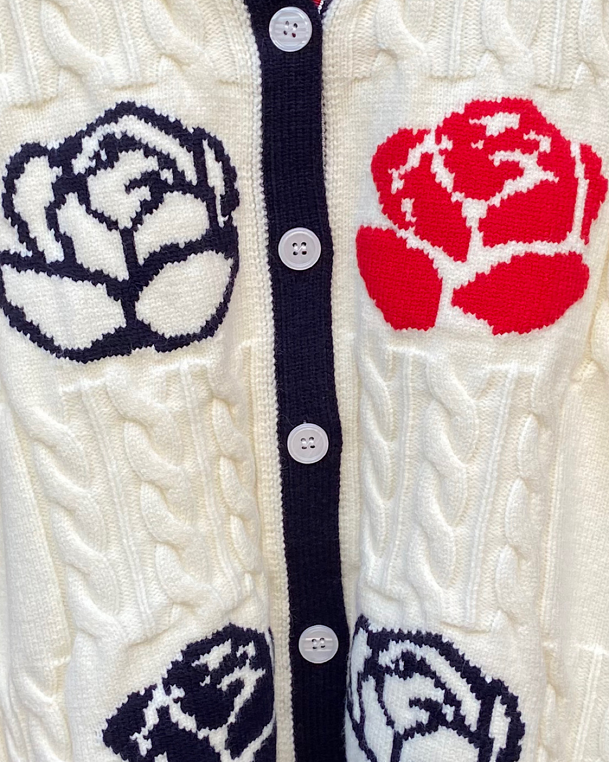 ローズケーブルカーディガン カラー: WHT