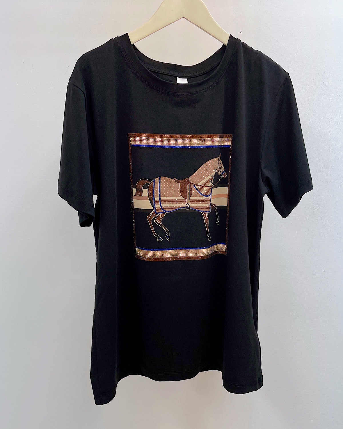 ストーンホースラグジュアリーTシャツ カラー: WHT
