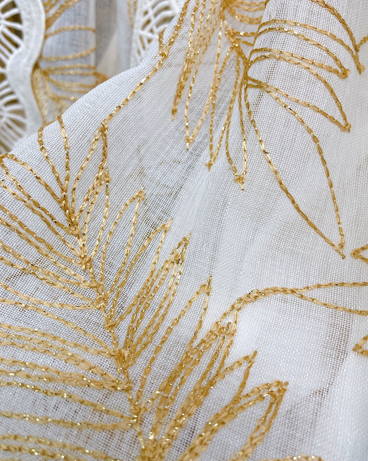 ボタニカル風刺繍レースティアードワンピース