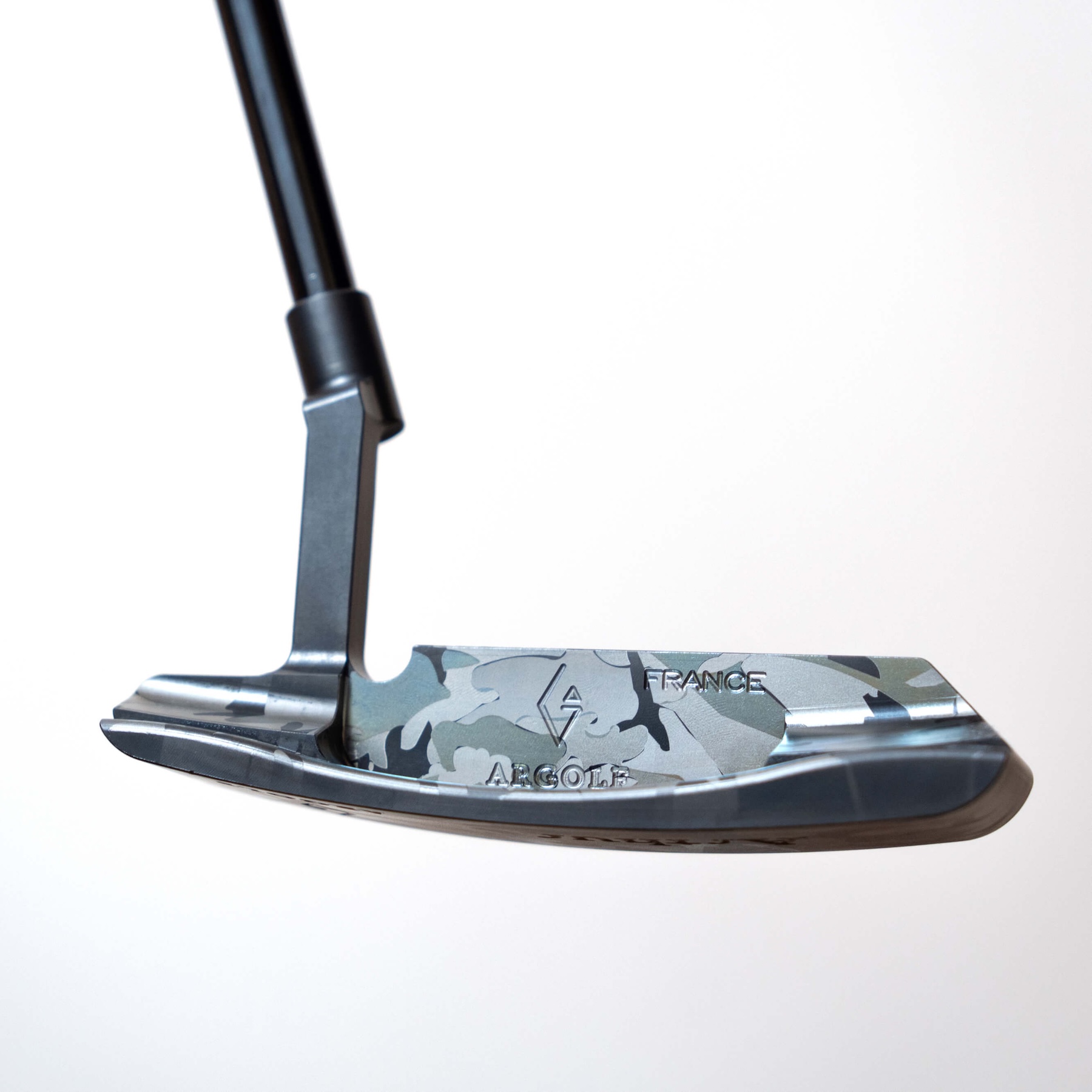 【完成品】Arthur｜Camouflage（アーサー・カモフラージュ） デキステリティ: 右手用, シャフトサイズ: 32インチ, シャフト色: シルバー, ライ: 70（標準ライ）, グリップとサイズ: Black×White Logo, ヘッドカバー色: カーボンブラック